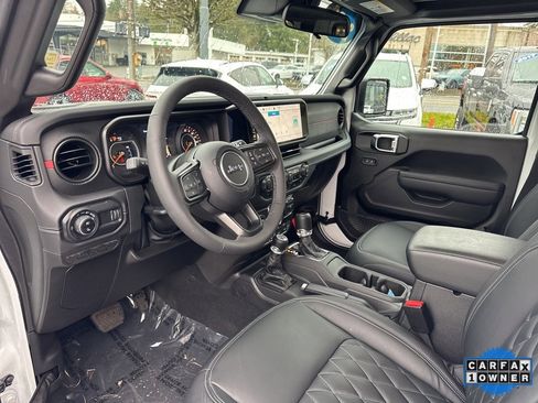 Used 2025 Jeep Gladiator Rubicon w/ Convenience Group image 18