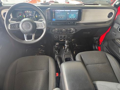 Used 2024 Jeep Wrangler Unlimited Sahara AWD/4WD image 15