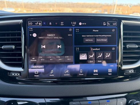 Used 2025 Chrysler Pacifica Select image 23