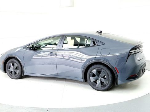 New 2026 Toyota Prius Plug-In Hybrid FWD image 4