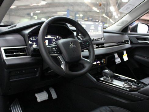 New 2026 Mitsubishi Outlander SEL image 5