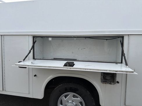 Used 2022 Ford E-350 and Econoline 350 Super Duty w/ Power Windows & Locks Group image 15