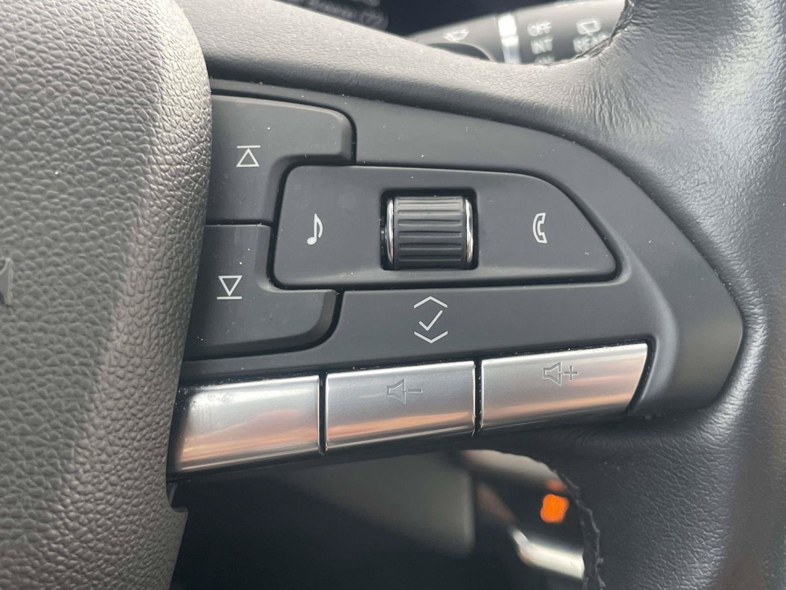 Certified 2024 Cadillac XT4 Premium Luxury FWD image 27