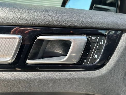 Used 2022 Porsche Cayenne Platinum Edition image 19