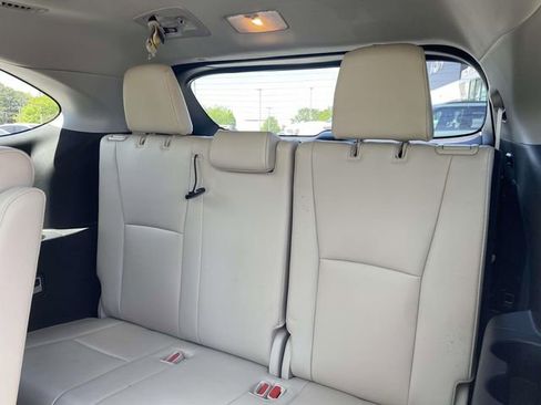 Used 2022 Toyota Highlander Platinum FWD image 22