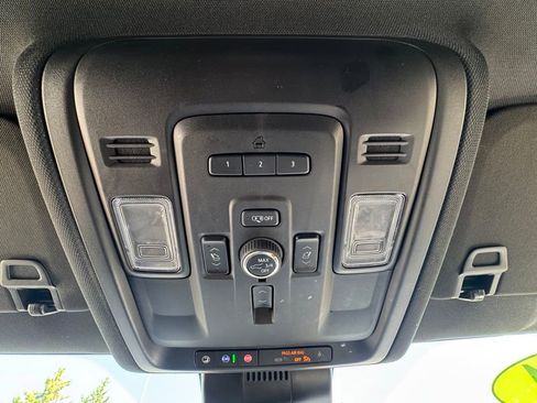 Used 2024 GMC Yukon XL SLT w/ SLT Luxury Package AWD/4WD image 31