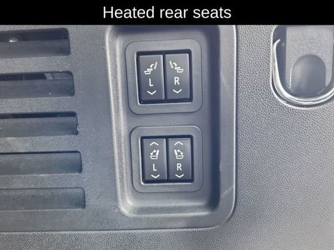 Used 2024 Chevrolet Traverse RS image 33