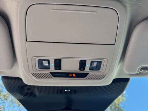 Used 2025 Ford Explorer Active image 24