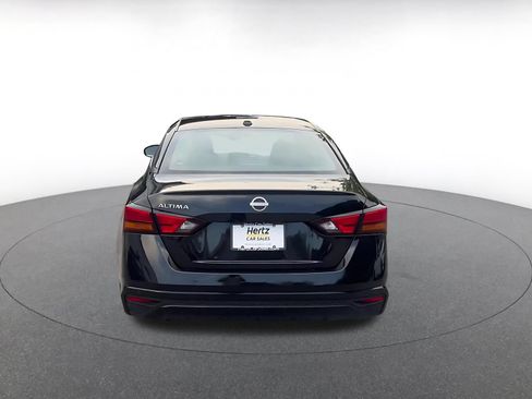 Used 2025 Nissan Altima 2.5 SV FWD image 11