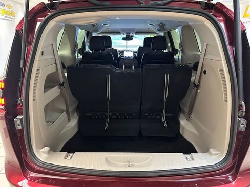 Used 2022 Chrysler Pacifica Touring-L AWD/4WD image 20