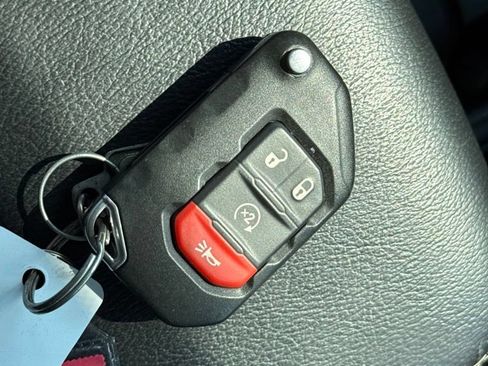Used 2019 Jeep Wrangler Unlimited Sahara w/ Uconnect 4C Nav & Sound Group AWD/4WD image 20