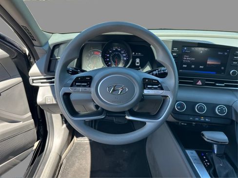 Used 2022 Hyundai Elantra SE FWD image 27