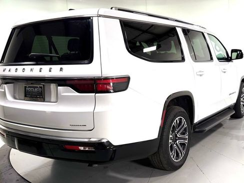 Used 2024 Jeep Wagoneer L Series II image 4