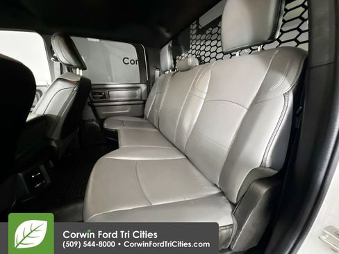 Used 2024 RAM 3500 Tradesman w/ Chrome Appearance Group image 24