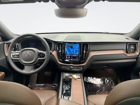 Used 2023 Volvo XC60 B5 Plus w/ Climate Package AWD/4WD image 14