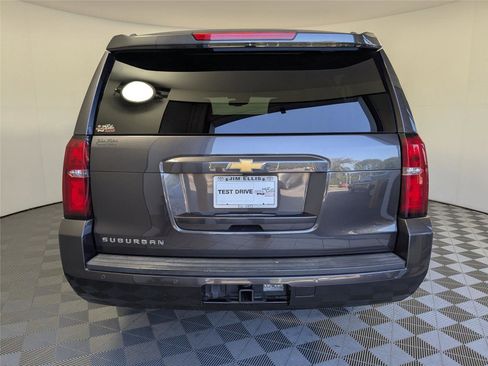 Used 2017 Chevrolet Suburban LT image 23