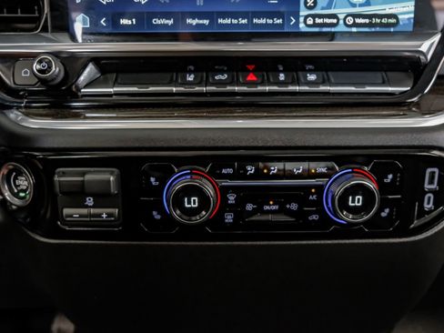 Used 2025 Chevrolet Silverado 2500 LT w/ Convenience Package image 27