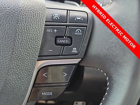 Used 2025 Toyota Camry SE w/ Convenience Package image 22