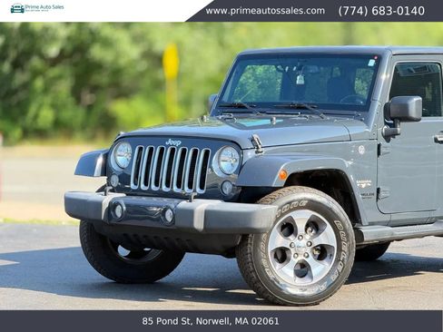 Used 2016 Jeep Wrangler Unlimited Sahara w/ Dual Top Group AWD/4WD image 5