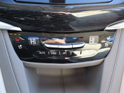 Used 2025 Cadillac XT6 Premium Luxury image 23