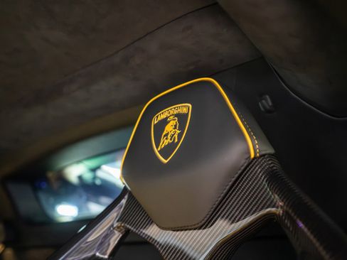 Used 2022 Lamborghini Huracan EVO image 11