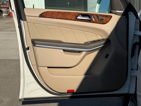 Used 2014 Mercedes-Benz GL 550 4MATIC image 9