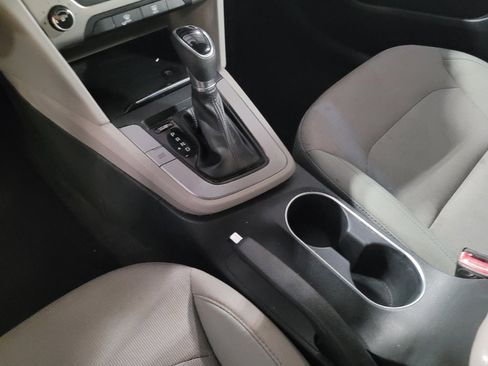 Used 2017 Hyundai Elantra SE image 26