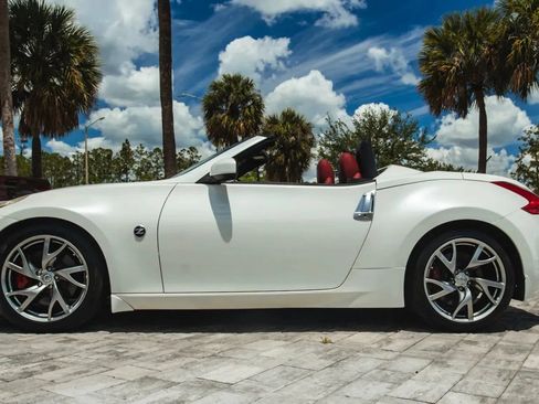Used 2013 Nissan 370Z Touring w/ Sport Pkg RWD image 9