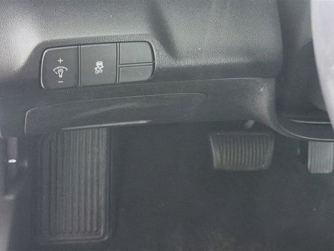 Used 2025 Hyundai Elantra SEL FWD image 16