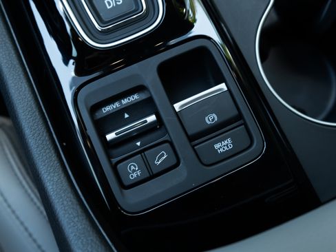 Certified 2025 Honda Pilot Touring image 29