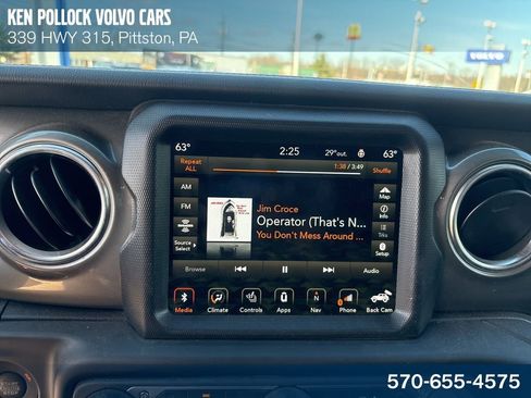 Used 2022 Jeep Wrangler Unlimited Sahara w/ Cold Weather Group image 19