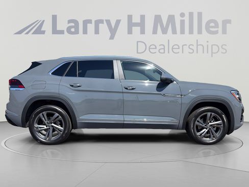Certified 2024 Volkswagen Atlas Cross Sport SEL R-Line AWD/4WD image 6