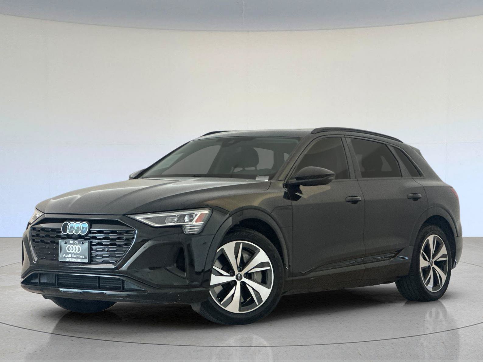 Used 2024 Audi Q8 e-tron Premium Plus AWD/4WD image 2