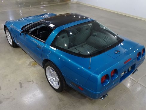 Used 1994 Chevrolet Corvette Coupe RWD image 8