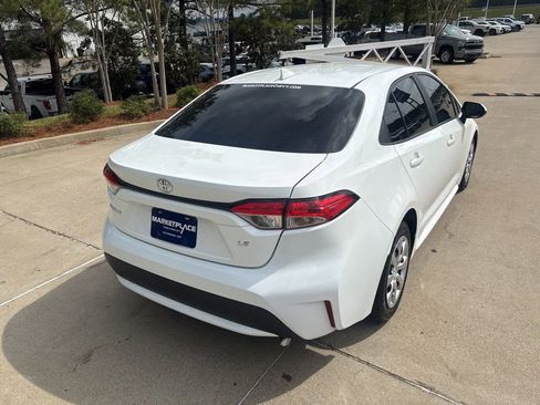 Used 2022 Toyota Corolla LE image 9
