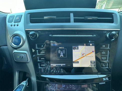 Used 2015 Toyota Prius V Four FWD image 22