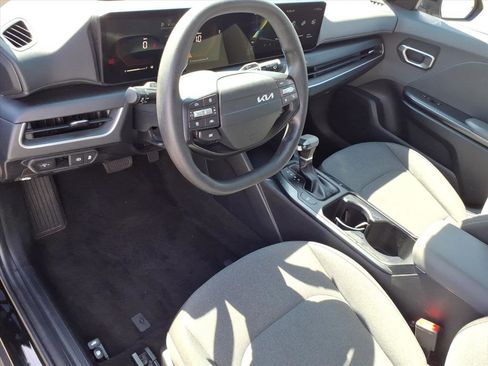 Used 2025 Kia K4 LXS image 11