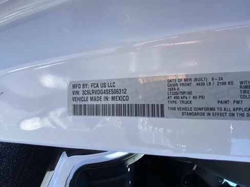 Used 2025 RAM ProMaster 2500 w/ Convenience Group FWD image 24