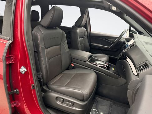 Used 2025 Honda Passport Black Edition image 17