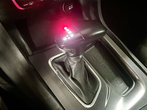 Used 2016 Dodge Charger SE w/ Popular Equipment Group image 17