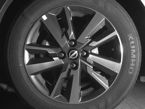 Used 2025 Nissan Versa SV image 11