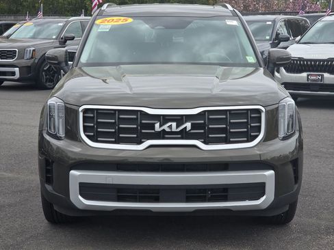 Used 2025 Kia Telluride S FWD image 2
