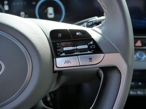 Used 2025 Hyundai Elantra SEL FWD image 28