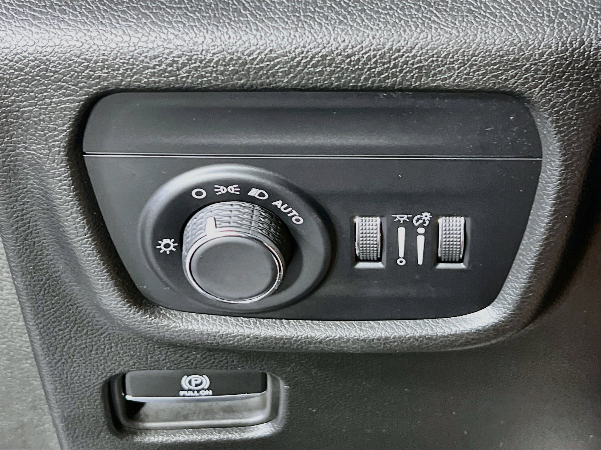 Used 2023 Jeep Grand Cherokee Altitude AWD/4WD image 10