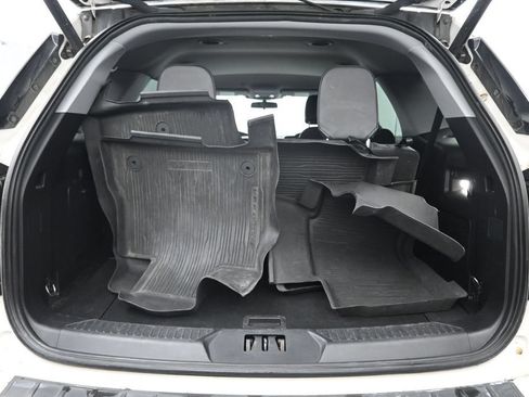 Used 2020 Ford Explorer XLT w/ Equipment Group 202A AWD/4WD image 30