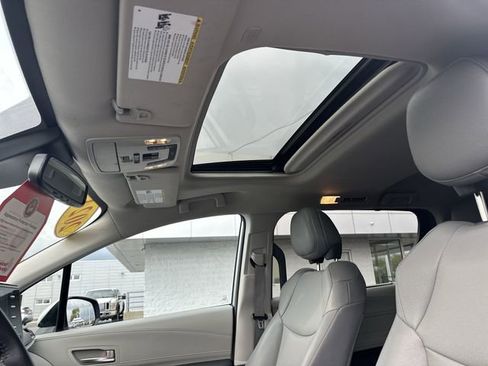 Used 2024 Toyota Sienna XLE image 26