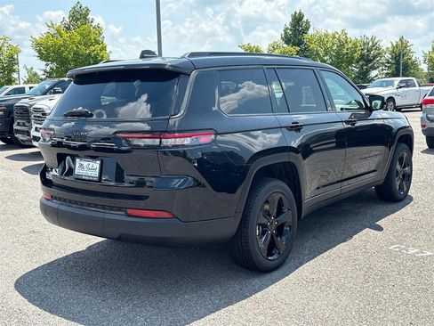 New 2025 Jeep Grand Cherokee L Limited w/ Black Appearance Package image 9
