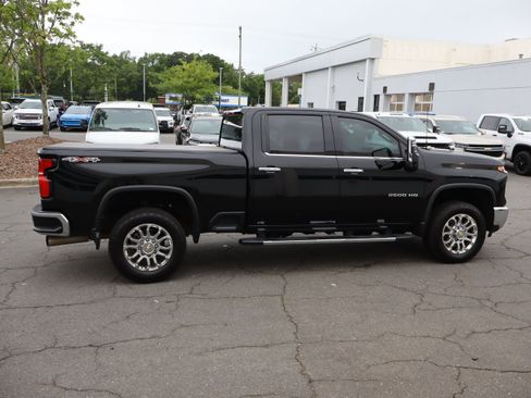 Used 2024 Chevrolet Silverado 2500 LTZ AWD/4WD image 12