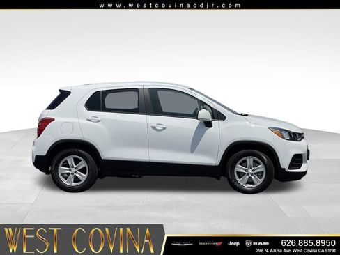 Used 2022 Chevrolet Trax LS w/ Tint and Cruise Package FWD image 4