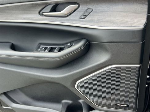 Used 2022 Jeep Grand Cherokee Limited 4xe image 35